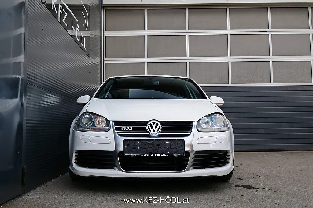 Volkswagen Golf R32 4MOTION DSG Image 3