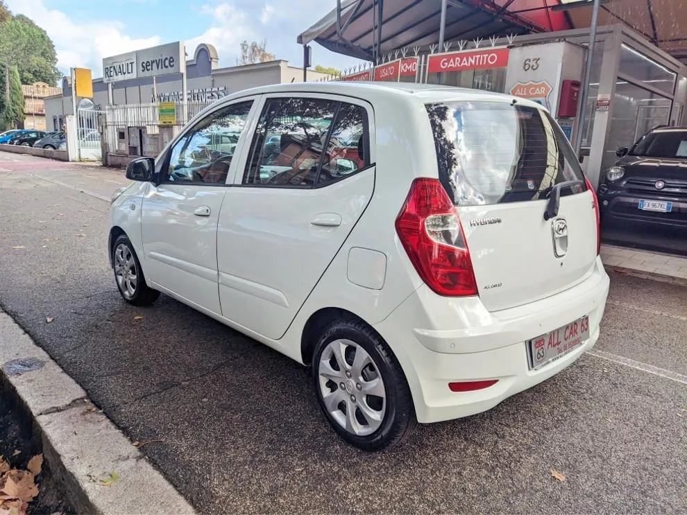 HYUNDAI i10 Image 6